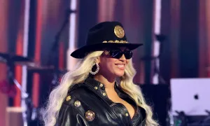 Chiến dịch Trump bị tố dùng lậu bài hát của ca sĩ Beyonce Chiến dịch Trump bị tố dùng lậu bài hát của ca sĩ Beyonce