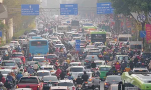 '10 km Hà Nội đi xe buýt mất một tiếng, xe máy 30 phút' '10 km Hà Nội đi xe buýt mất một tiếng, xe máy 30 phút'
