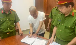 Người xưng 'đại đức Thích Tâm Phúc' bị truy tố 2 tội Người xưng 'đại đức Thích Tâm Phúc' bị truy tố 2 tội