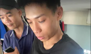 Thi thể người đàn ông nhiều thương tích ở bên đường Thi thể người đàn ông nhiều thương tích ở bên đường