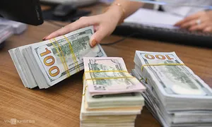 Giá USD ngân hàng và tự do đồng loạt giảm sâu Giá USD ngân hàng và tự do đồng loạt giảm sâu