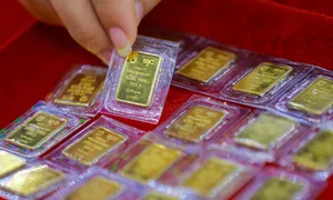 Cầm 500 triệu bán đất canh me mua từng lượng vàng miếng Cầm 500 triệu bán đất canh me mua từng lượng vàng miếng
