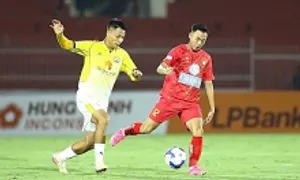 Mạc Hồng Quân lĩnh thẻ đỏ, Bình Định thua đậm Thanh Hóa Mạc Hồng Quân lĩnh thẻ đỏ, Bình Định thua đậm Thanh Hóa