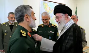 Lãnh tụ tối cao Iran trao thưởng cho chỉ huy cuộc tập kích Israel Lãnh tụ tối cao Iran trao thưởng cho chỉ huy cuộc tập kích Israel