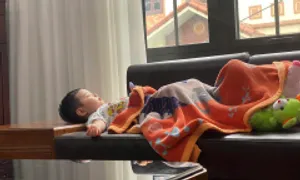 Điều gì xảy ra khi nằm ngủ trên ghế? Điều gì xảy ra khi nằm ngủ trên ghế?