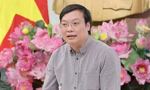 'Không xin ý kiến cấp trên với nhiệm vụ đã phân cấp' 'Không xin ý kiến cấp trên với nhiệm vụ đã phân cấp'