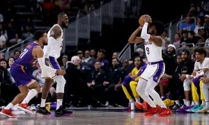 Cha con LeBron James đi vào lịch sử NBA Cha con LeBron James đi vào lịch sử NBA