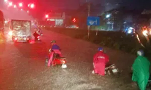 Khu dân cư ở Đồng Nai ngập gần 2 m sau mưa lớn Khu dân cư ở Đồng Nai ngập gần 2 m sau mưa lớn