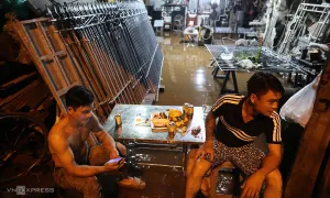 Nhà dân bị 'cô lập' ngày triều cường ở TP HCM cao nhất từ đầu năm Nhà dân bị 'cô lập' ngày triều cường ở TP HCM cao nhất từ đầu năm