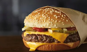Hàng chục người Mỹ ngộ độc, một ca tử vong sau ăn bánh mì McDonald's Hàng chục người Mỹ ngộ độc, một ca tử vong sau ăn bánh mì McDonald's