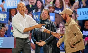 Ông Obama đọc rap của Eminem khi vận động tranh cử cho bà Harris Ông Obama đọc rap của Eminem khi vận động tranh cử cho bà Harris
