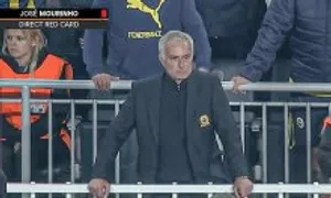 Mourinho nhận thẻ đỏ vì đòi phạt đền trước Man Utd Mourinho nhận thẻ đỏ vì đòi phạt đền trước Man Utd