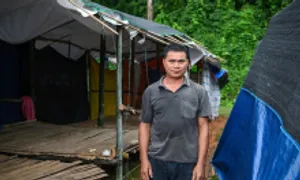 'Đi không được ở không xong' trong vùng sạt lở 'Đi không được ở không xong' trong vùng sạt lở