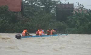 Chạy lũ bên dòng Kiến Giang Chạy lũ bên dòng Kiến Giang