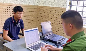 Cô gái 17 tuổi đấm vào mặt 'yêu râu xanh' để thoát thân Cô gái 17 tuổi đấm vào mặt 'yêu râu xanh' để thoát thân