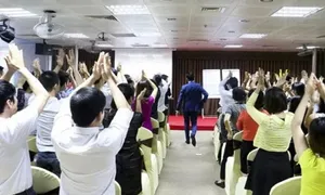 Vợ mang về nhà cốc, mũ bảo hiểm của công ty đa cấp Vợ mang về nhà cốc, mũ bảo hiểm của công ty đa cấp