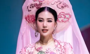 Show thời trang lấy cảm hứng thờ Mẫu Show thời trang lấy cảm hứng thờ Mẫu