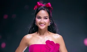 H'Hen Niê diễn màn bung váy trên sàn catwalk H'Hen Niê diễn màn bung váy trên sàn catwalk