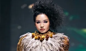 Mỹ nhân Thái Lan diện áo xẻ ngực catwalk Mỹ nhân Thái Lan diện áo xẻ ngực catwalk