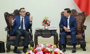 Hãng tàu biển Pháp muốn đầu tư sà lan điện tại Việt Nam Hãng tàu biển Pháp muốn đầu tư sà lan điện tại Việt Nam