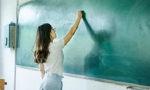 Tôi ngăn vợ mở lớp dạy thêm vì sợ mang tiếng 'làm tiền' Tôi ngăn vợ mở lớp dạy thêm vì sợ mang tiếng 'làm tiền'
