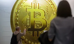 Nhà đầu tư đua nhau chốt lời Bitcoin Nhà đầu tư đua nhau chốt lời Bitcoin