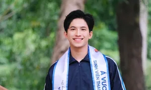 Á vương Sinh viên thanh lịch mong trở thành 'thầy giáo thế hệ mới' Á vương Sinh viên thanh lịch mong trở thành 'thầy giáo thế hệ mới'