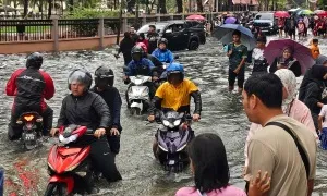Hơn 122.000 người Malaysia sơ tán vì lũ lụt lớn nhất thập kỷ Hơn 122.000 người Malaysia sơ tán vì lũ lụt lớn nhất thập kỷ