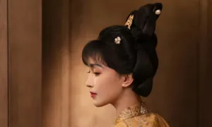 Kiểu tóc 'ngước đầu ngắm tiên' của Lý Tử Thất Kiểu tóc 'ngước đầu ngắm tiên' của Lý Tử Thất