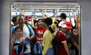 Đông nghịt người đi metro Bến Thành - Suối Tiên cuối tuần Đông nghịt người đi metro Bến Thành - Suối Tiên cuối tuần