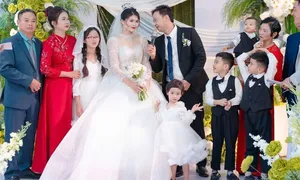 Vợ chồng sinh 4 con mới làm đám cưới Vợ chồng sinh 4 con mới làm đám cưới